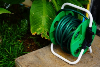 Green hose roller green hose roller in garden garden hoses stock pictures, royalty-free photos &amp; images_副本