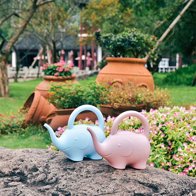 1L Plastic Elephant Shaped Long Mouth Child Gardening Watering Can