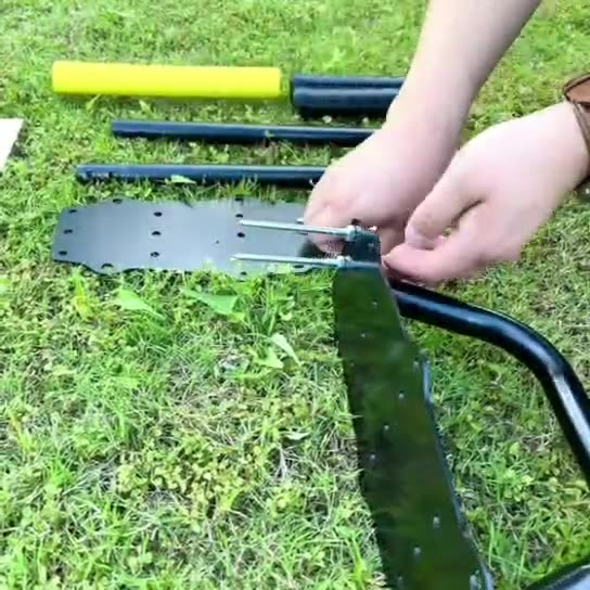 Self-Cleaning Design Grass Yard & Garden Aeration Tool Manual Lawn Aerator