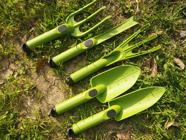Plastic Trowel GT1004B