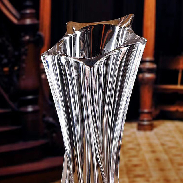 Norwegian Irregular Star-shaped Glass Vase Transparent and Luxurious Flower Vase